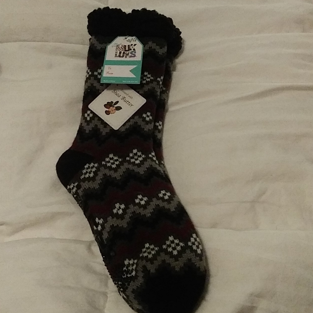 NWT Shea butter Muk luk cabin socks